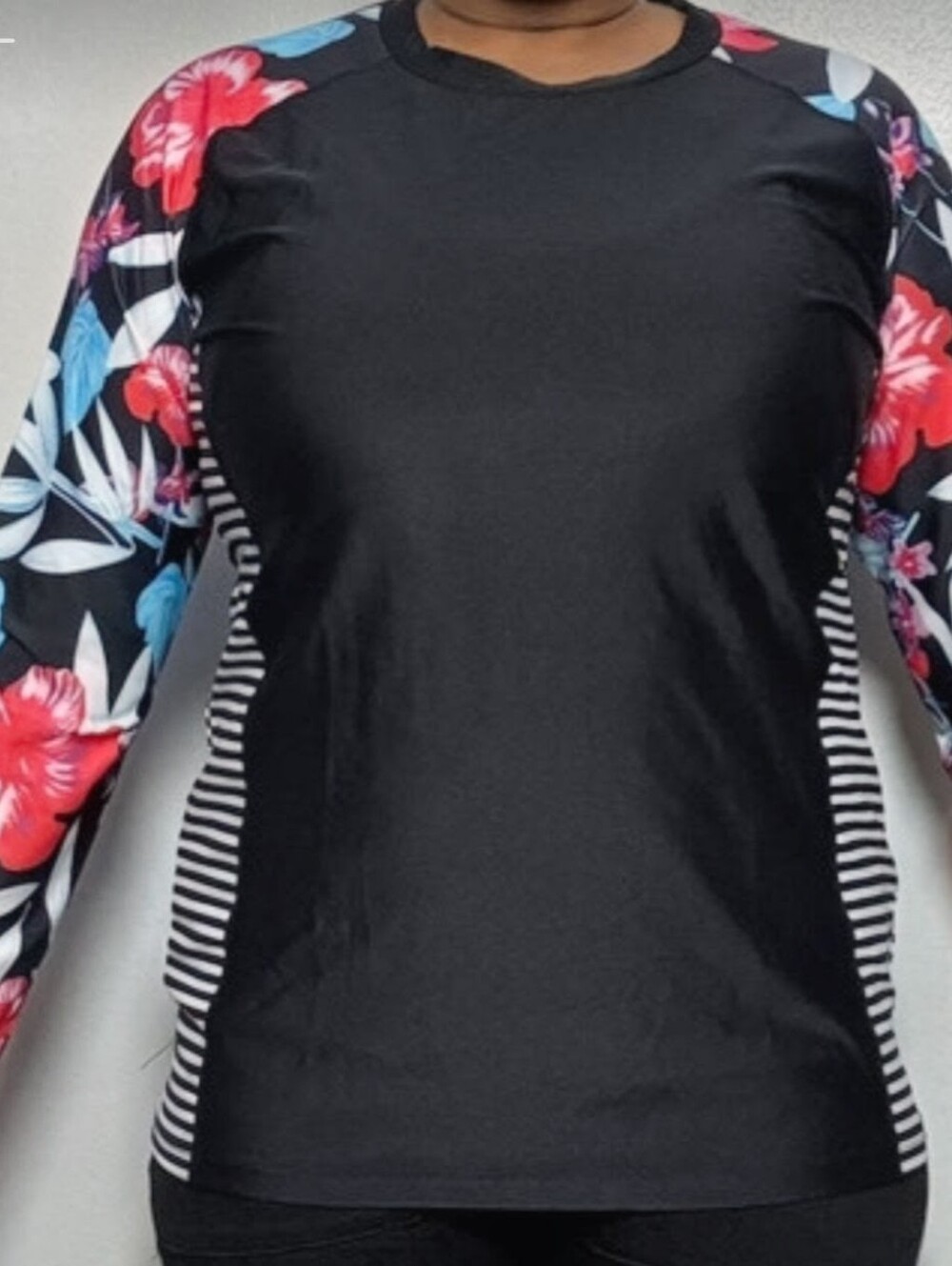 Women's Floral  Long Sleevee Rash Guard. Size L